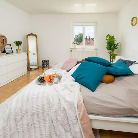 Lejlighed 1og Mitte Helle 70m 2 Naehe Salzburg By Interhome *