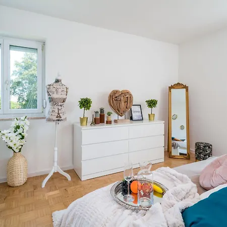 1og Mitte Helle 70m 2 Naehe Salzburg By Interhome