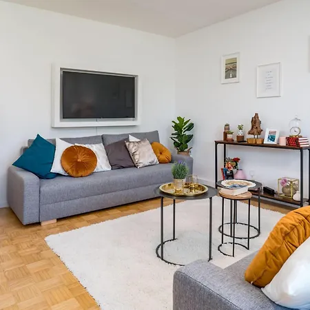 1og Mitte Helle 70m 2 Naehe Salzburg By Interhome